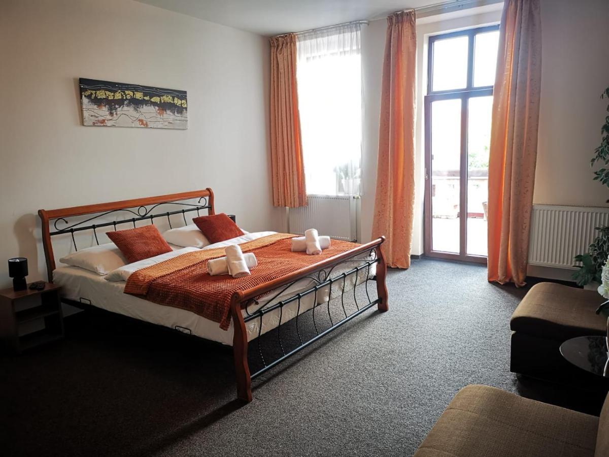 Hotel Palackeho 135 Mělník エクステリア 写真